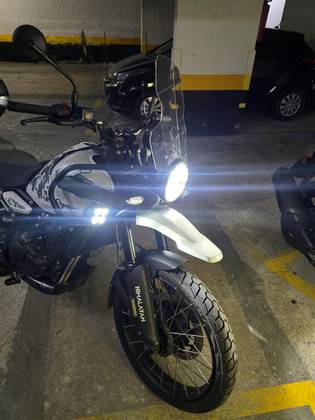 ROYAL ENFIELD HIMALAYAN 450 KAMET WHITE ROYAL ENFIELD HIMALAYAN 450 KAMET WHITE